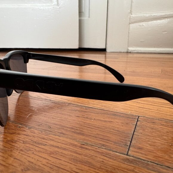*Updated Listing* - Oakley Frogskins Lite - Black Polarized Sunglasses - Picture 6 of 7